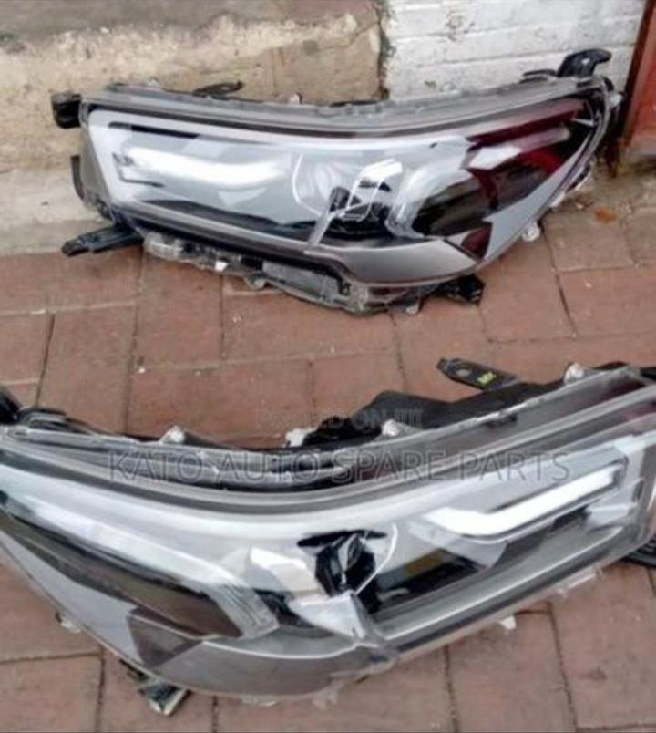 Toyota Hilux GD-6 legend Headlight - Private Seller Toyota Hilux GD-6 legend Headlight - Private Seller