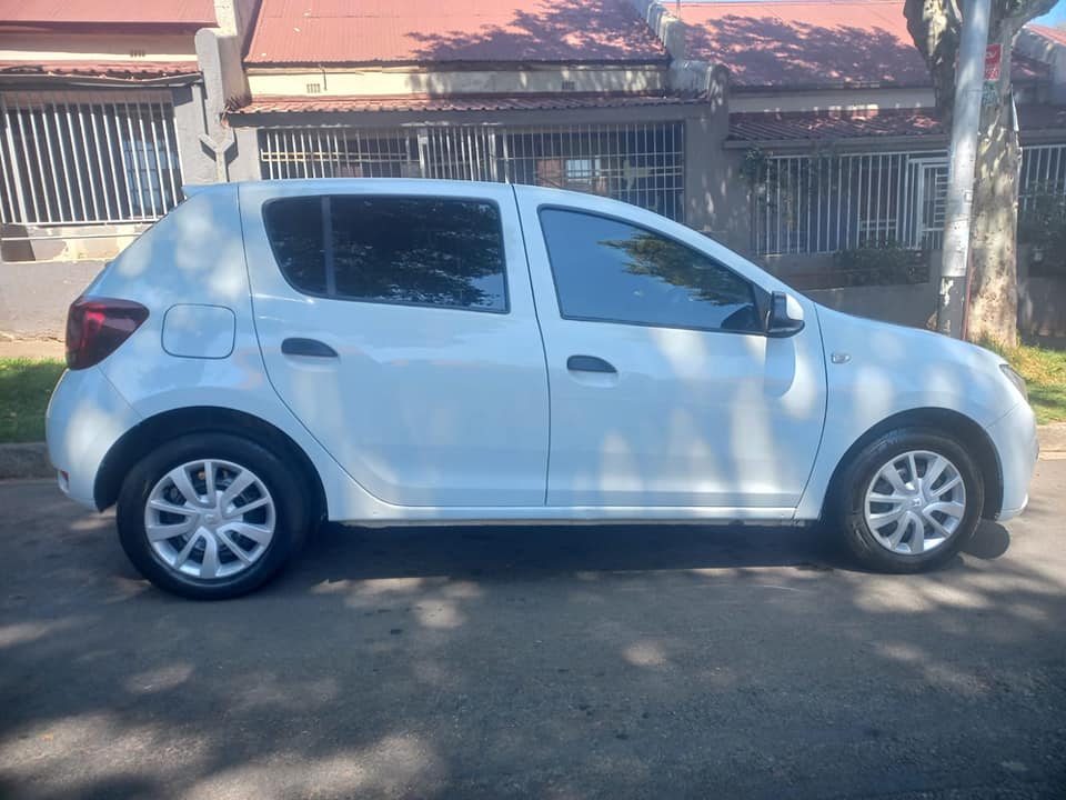 2020 RENAULT SANDERO T900 PETROL, MANUAL, WHITE COLOR, MILEAGE 68000KMS