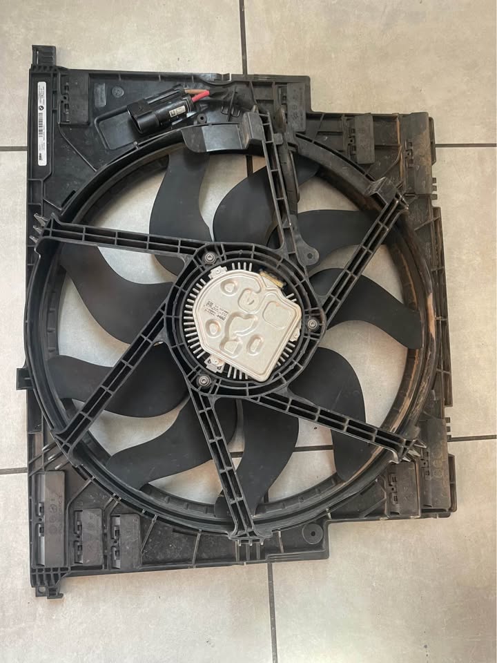 BMW 4 Series G22 Radiator fan - Private Seller BMW 4 Series G22 Radiator fan - Private Seller
