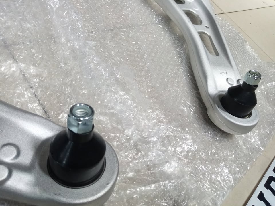 LOWER CONTROL ARMS FOR BMW E46 LEFT & RIGHT NEW LOWER CONTROL ARMS - Private Seller