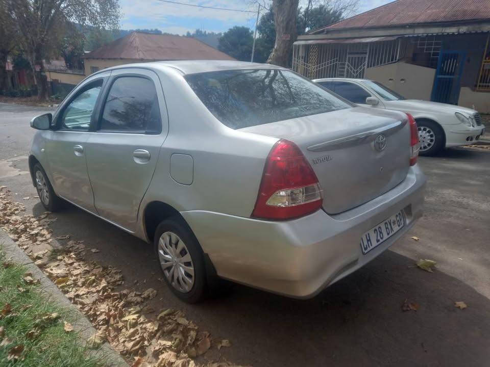 2015 TOYOTA ETIOS SEDAN 1.5 PETROL, MANUAL, SILVER