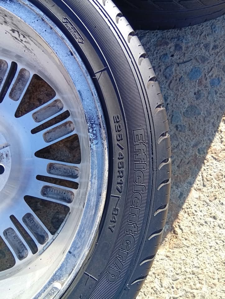Chrysler sebring 17inch 5 holes 4 set rims and tyres