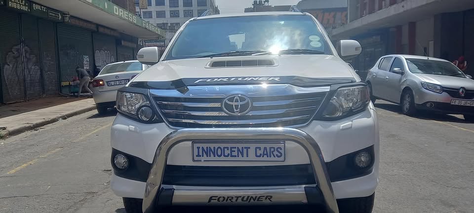 2012 TOYOTA FORTUNER 3.0D 4D MANUAL, WHITE COLOUR,