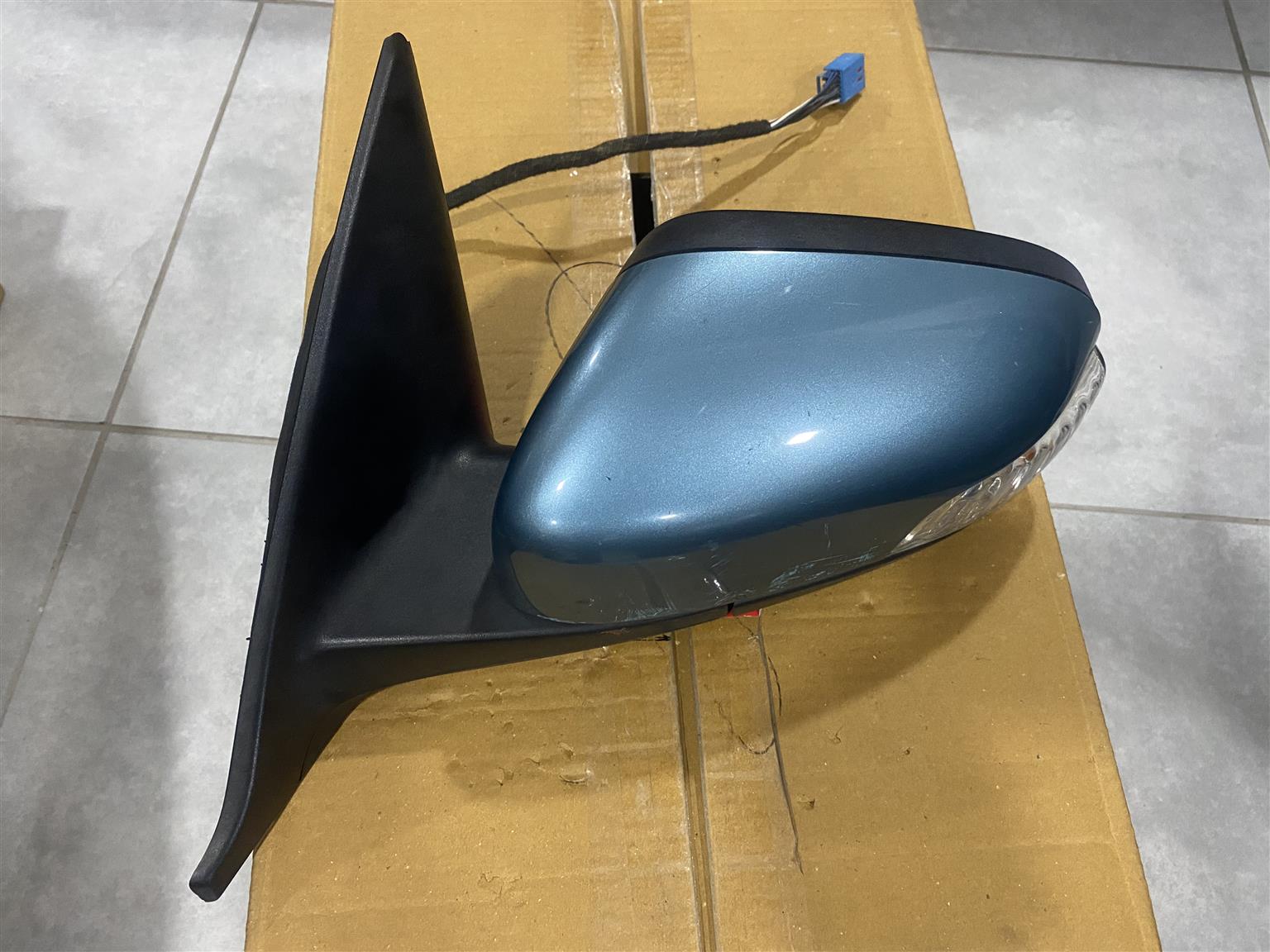 2010 VOLVO S40/V50 ELECTRONIC AUTO-FOLD DOOR MIRROR LEFT SIDE FOR SALE. - Private Seller 2010 VOLVO S40/V50 ELECTRONIC AUTO-FOLD DOOR MIRROR LEFT SIDE FOR SALE. - Private Seller