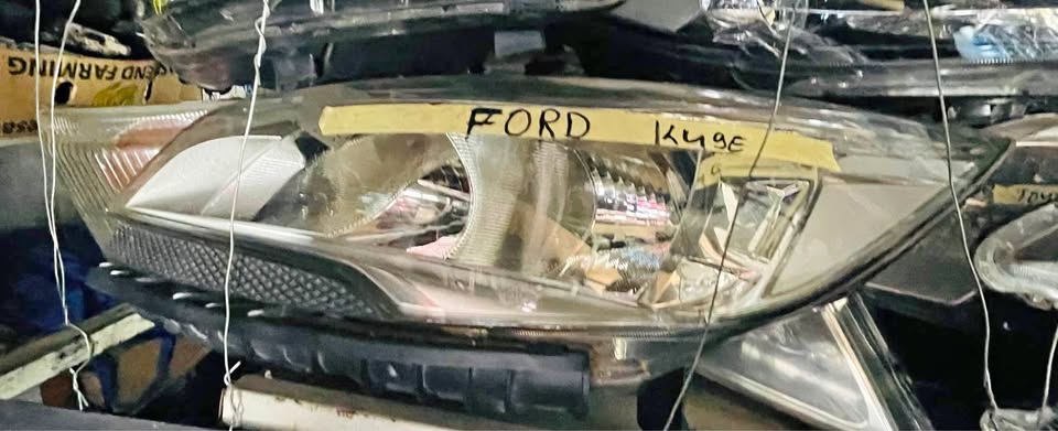 Ford Kuga headlight 2013/17 - Private Seller Ford Kuga headlight 2013/17 - Private Seller