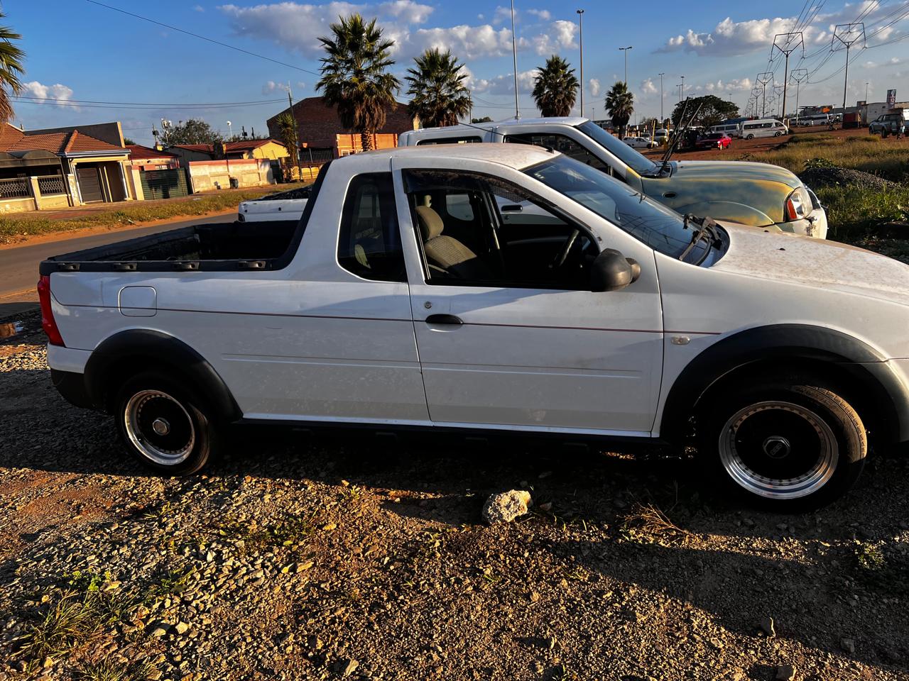 Np200 utility bakkie