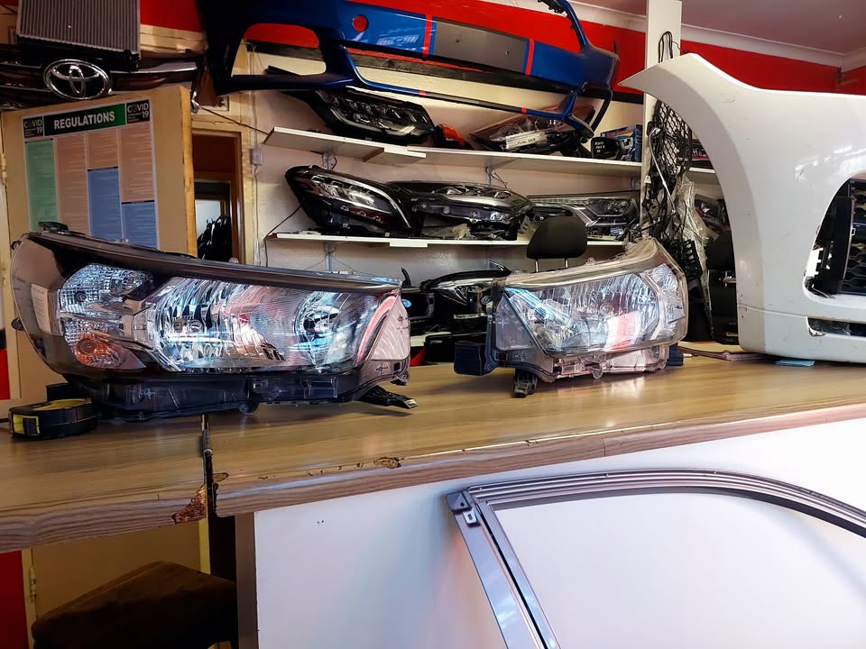 2020 TOYOTA HILUX GD6 HEADLIGHTS LEFTSIDE AND RIGHTSIDE FOR SALE SUPER CLEAN - Private Seller 2020 TOYOTA HILUX GD6 HEADLIGHTS LEFTSIDE AND RIGHTSIDE FOR SALE SUPER CLEAN - Private Seller