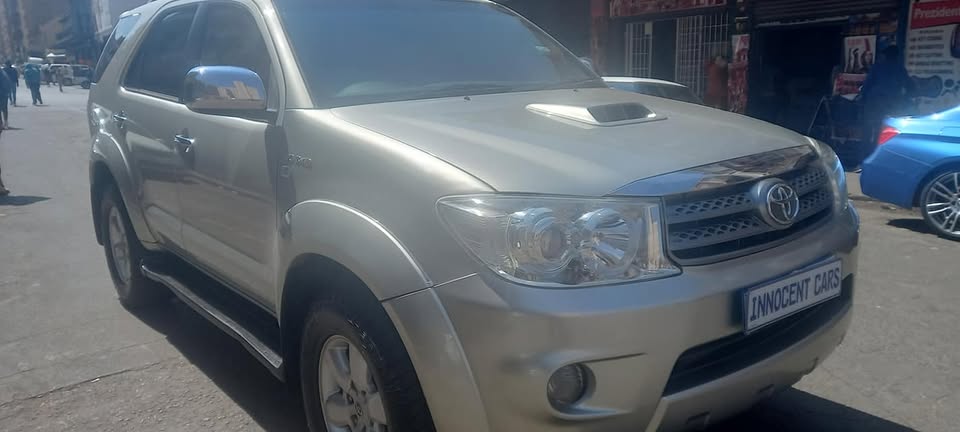 USED 2011 TOYOTA FORTUNER 3.0D 4D MANUAL TRANSMISSION 4×4 , SILVER COLOUR