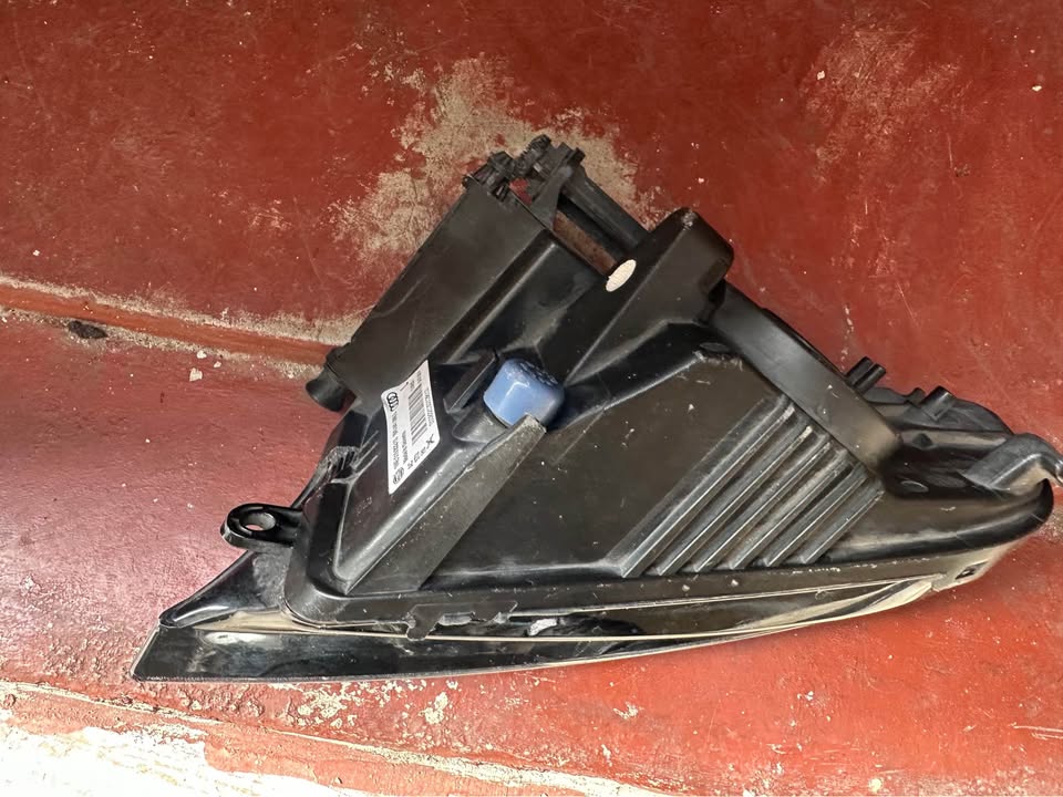 LEFT FOG LIGHT AUDI AV0-941-699-B 8V0941699B AU2593120 - Private Seller LEFT FOG LIGHT AUDI AV0-941-699-B 8V0941699B AU2593120 - Private Seller