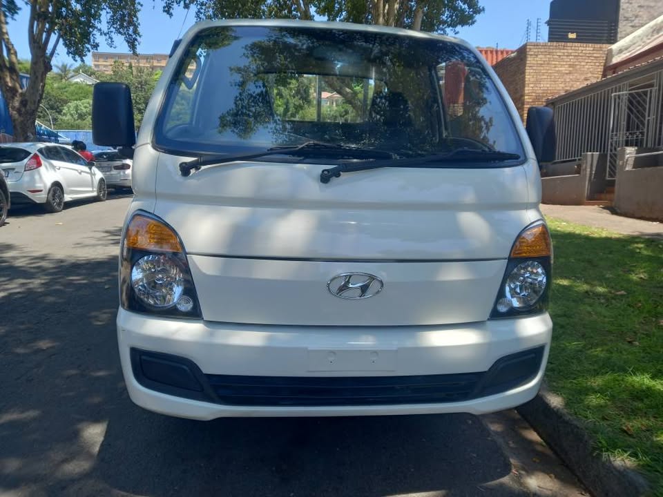 2011 Hyundai H100 Bakkie 2.6 Diesel, Manual, White Color, Mileage 142000kms