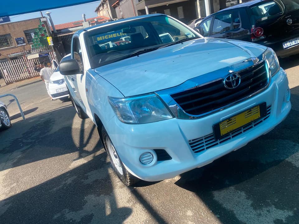 2013 TOYOTA HILUX 2.0 VVTI SINGLE CAB MANUAL