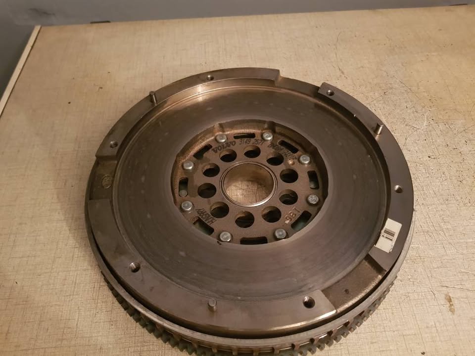 VOLVO V40 DUEL MASS FLYWHEEL FORSALE - Private Seller