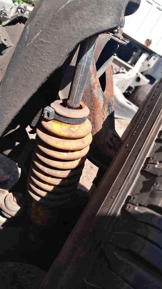 Isuzu kb320 V6 4x4 LF shock - Private Seller