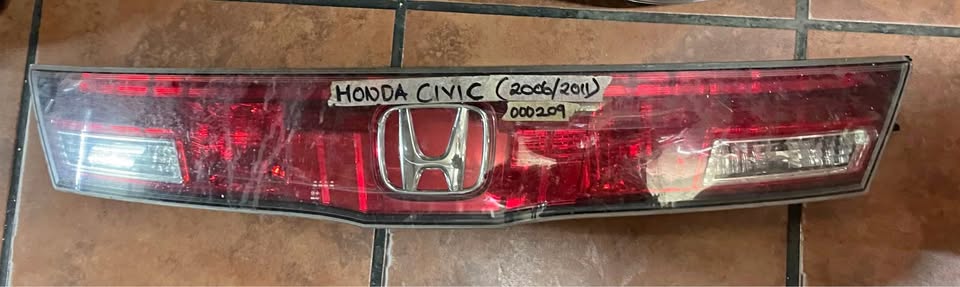 Honda Civic taillight - Private Seller Honda Civic taillight - Private Seller