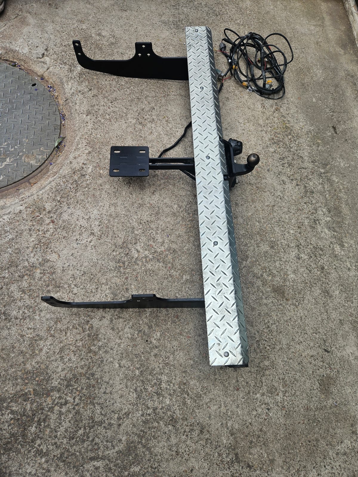 🚙 Mahindra S4 / S6 Tow Bar for Sale – Heavy-Duty & Genuine Fit! 🚙 - Private Seller
