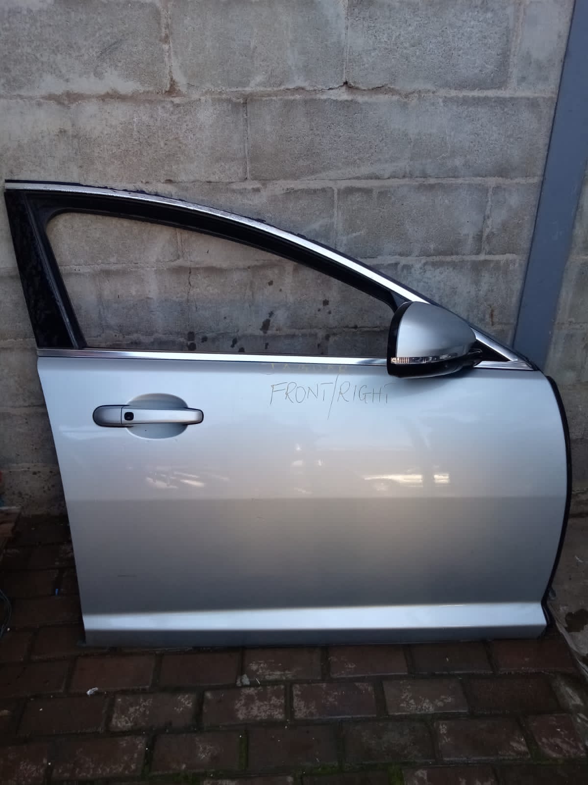 JAGUAR XF RF DOOR SHELL - Private Seller