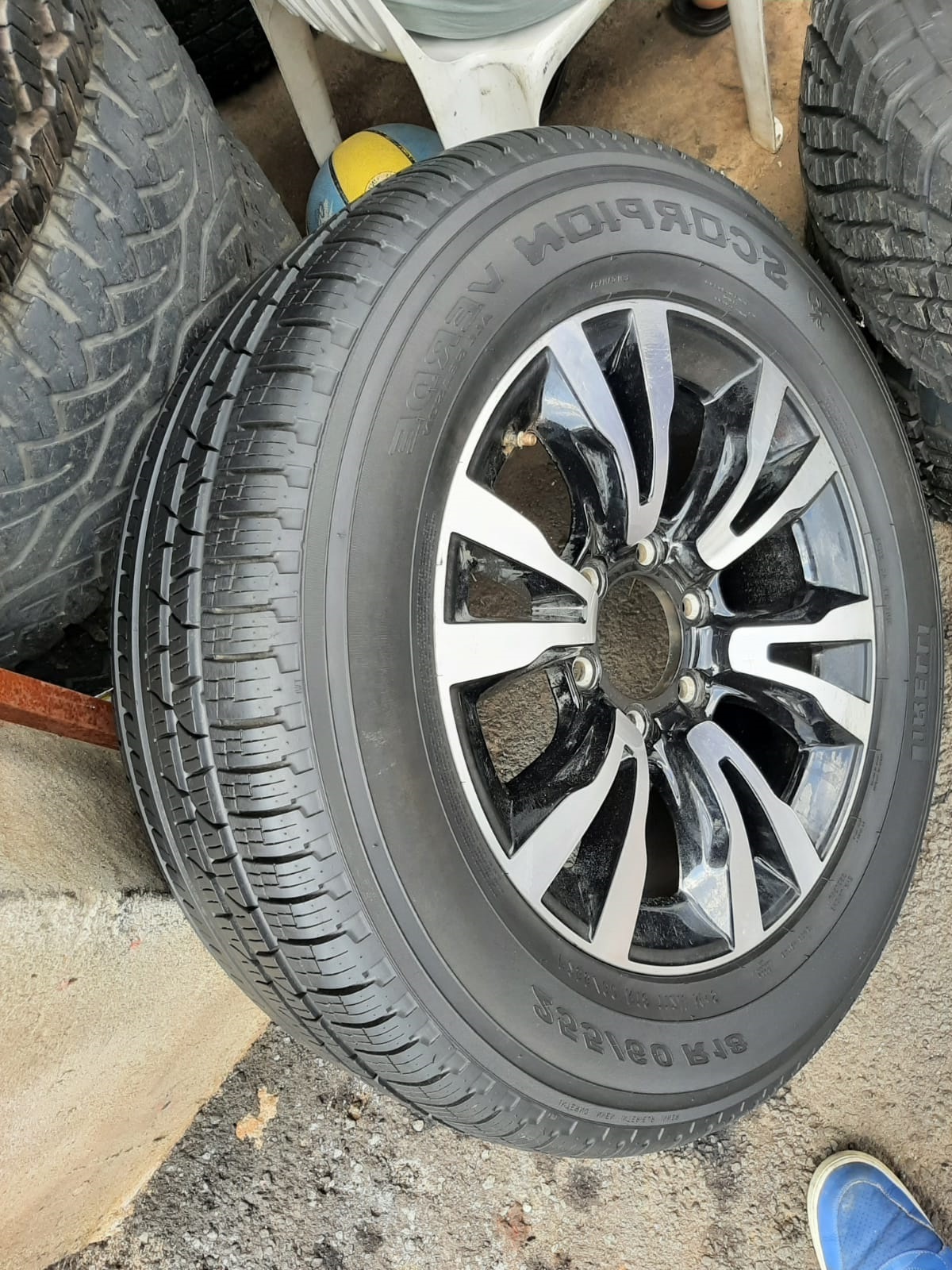 18" Isuzu X-Rider original mag with used tyre  use for spare - Private Seller
