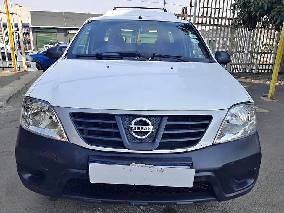 2011 Nissan Np200 1.6i Bakkie with a Canopy and a leather interior