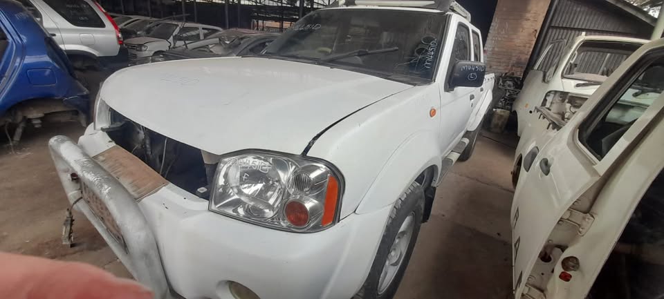 Nissan Hardbody stripping for spares