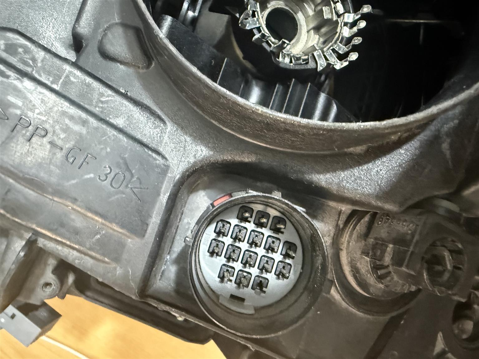 Land Rover Discovery 4 Headlight 16 pin - Private Seller Land Rover Discovery 4 Headlight 16 pin - Private Seller