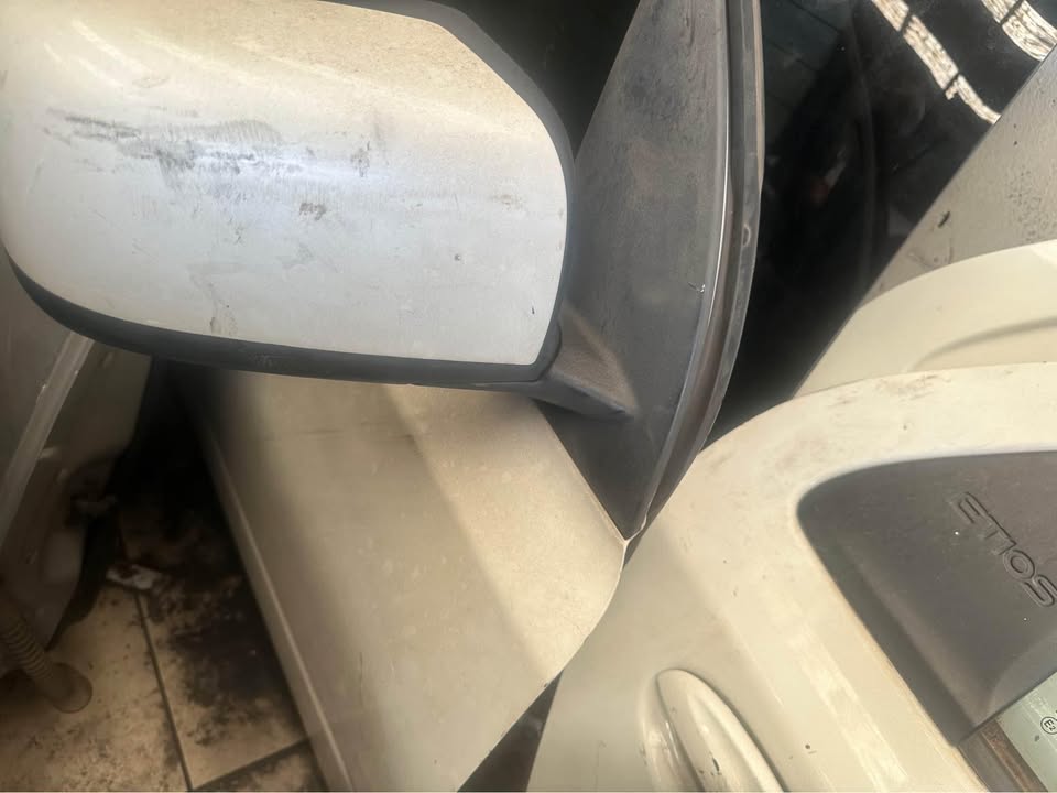 Nissan xtrail side mirror - Private Seller Nissan xtrail side mirror - Private Seller