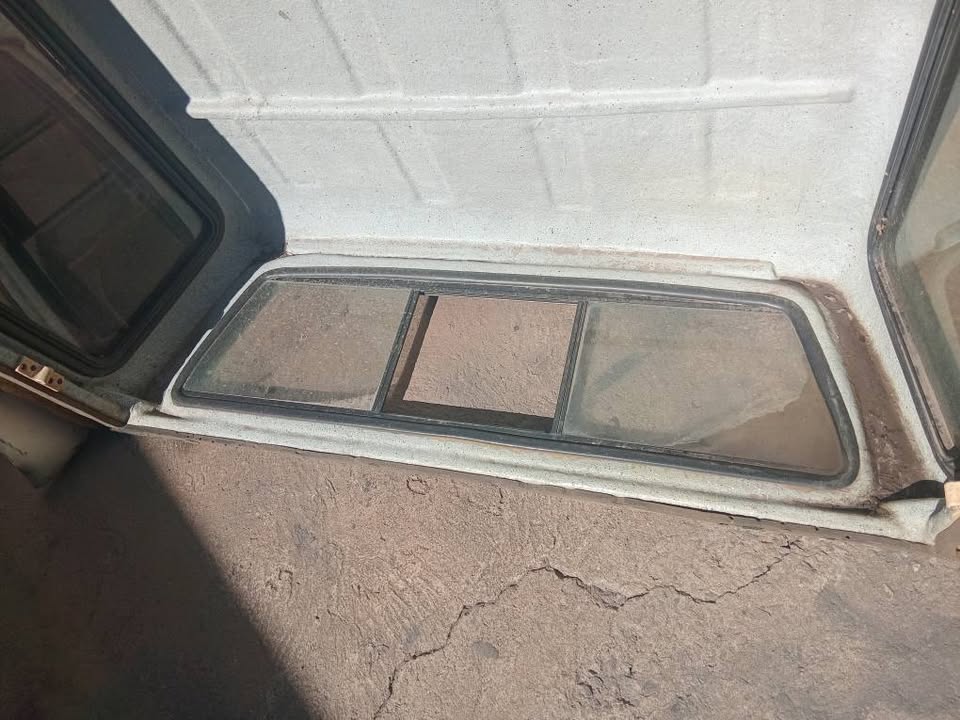 Isuzu KB250 Double Cab Canopy For Sale - Private Seller Isuzu KB250 Double Cab Canopy For Sale - Private Seller