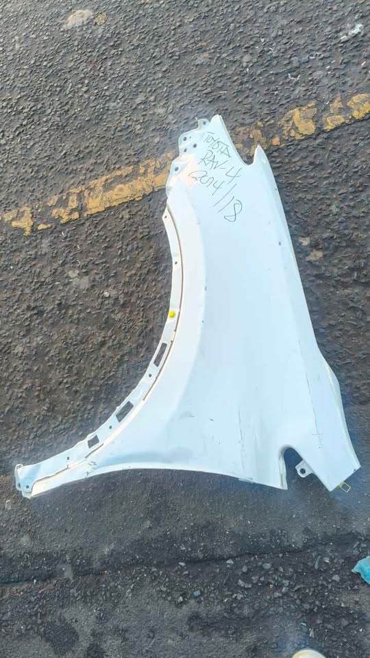 Toyota Rav4 left fender 2014 /18 - Private Seller Toyota Rav4 left fender 2014 /18 - Private Seller