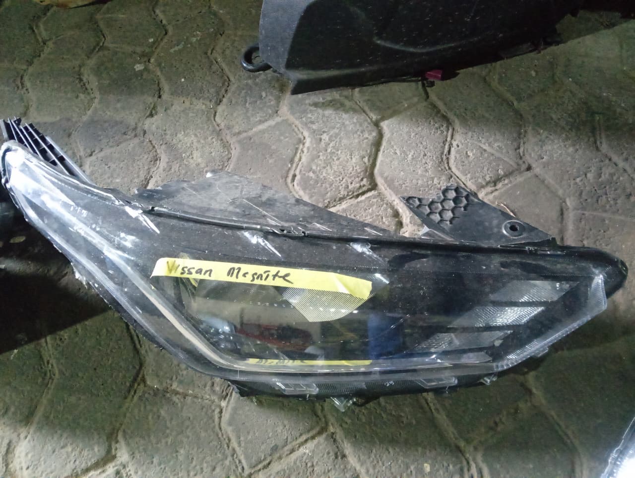 Nissan Magnite Right Head Light - Private Seller Nissan Magnite Right Head Light - Private Seller