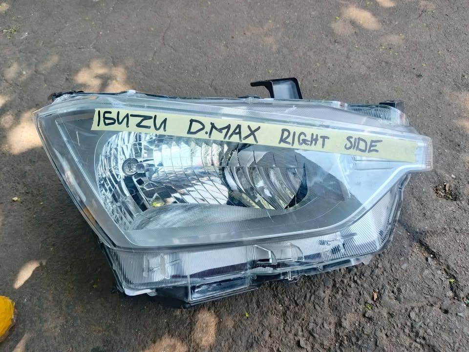 Isuzu D-Max Right Headlight - Private Seller Isuzu D-Max Right Headlight - Private Seller