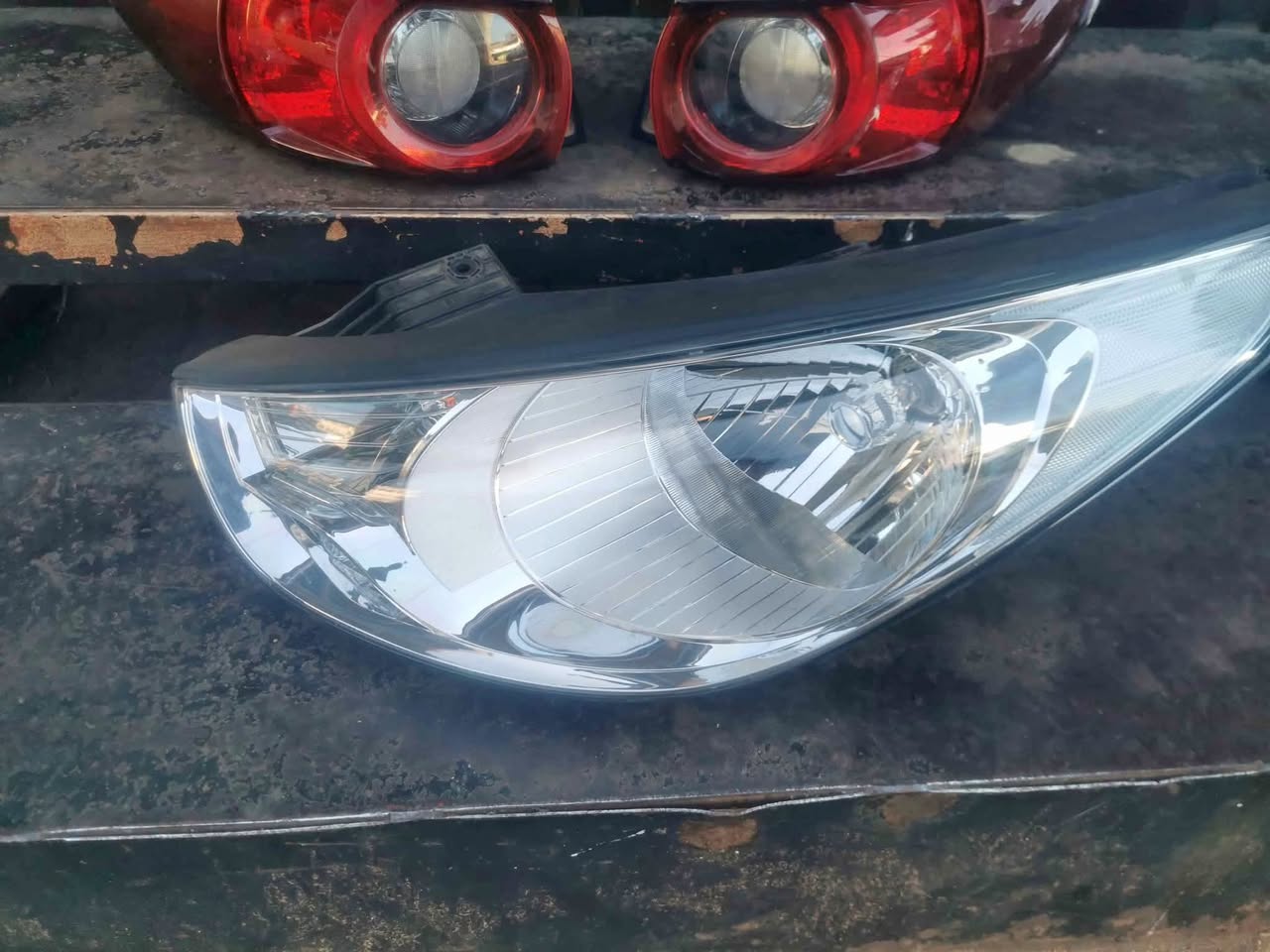 Hyundai Ix35 left normal headlight - Private Seller Hyundai Ix35 left normal headlight - Private Seller