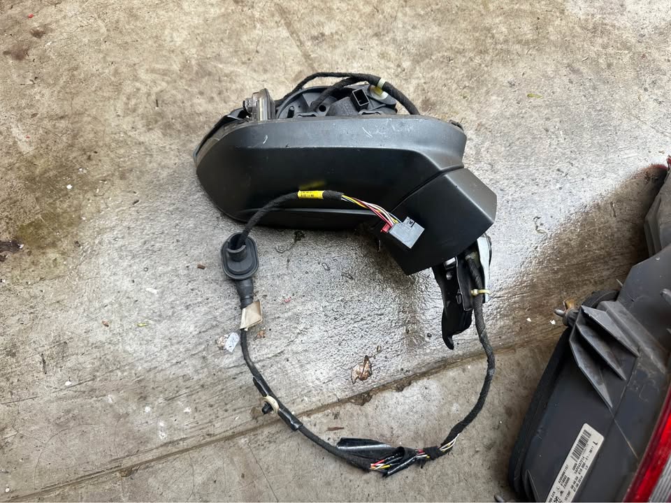 Audi Q2 right side mirror - Private Seller Audi Q2 right side mirror - Private Seller