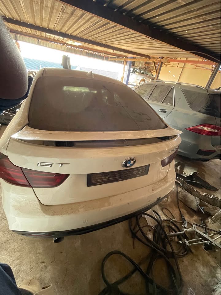 BMW 320i GT  stripping for parts