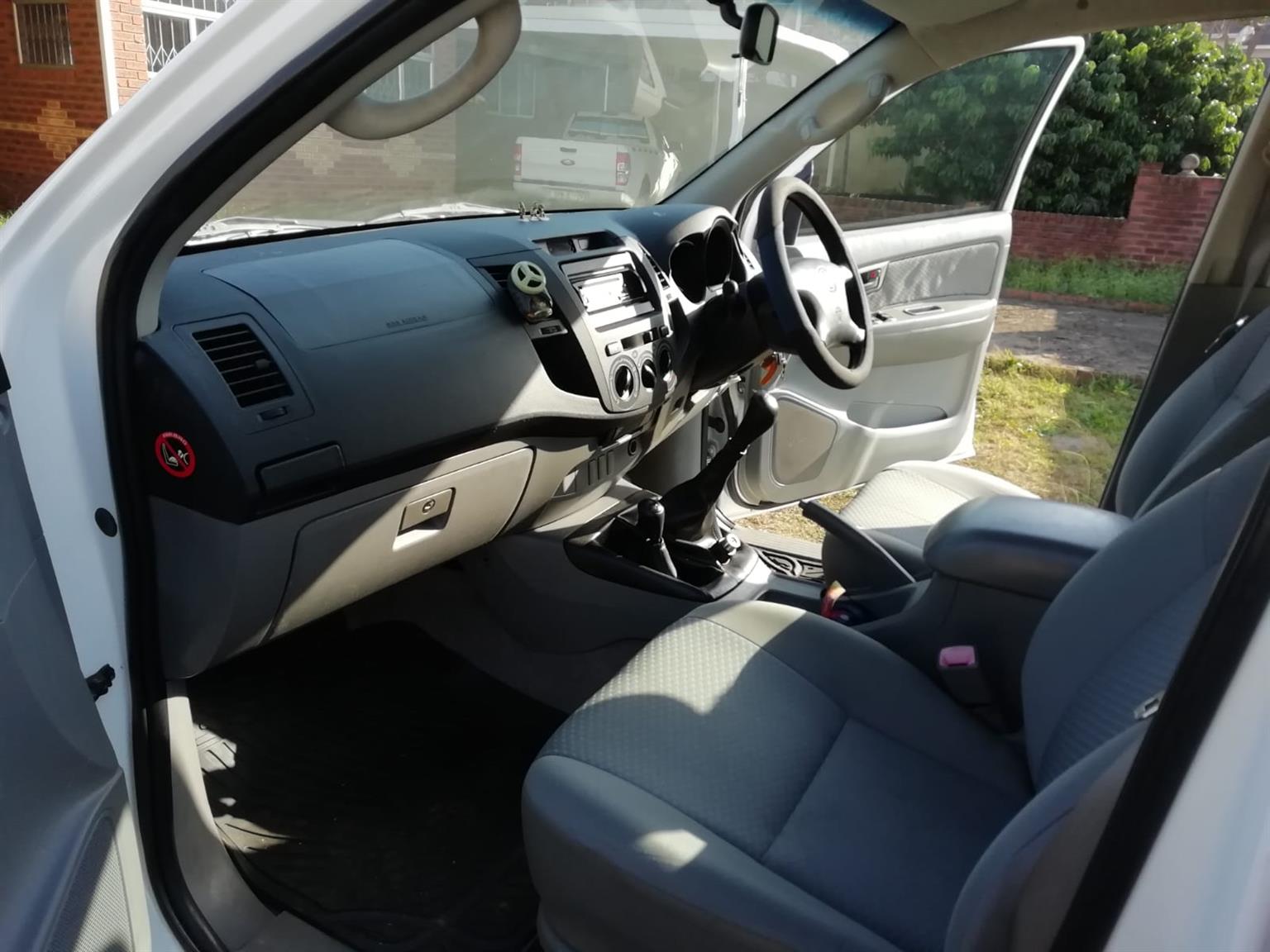 Used 2010 Toyota Hilux 2.5D-4D 4x4 SRX - Private Seller Used 2010 Toyota Hilux 2.5D-4D 4x4 SRX - Private Seller