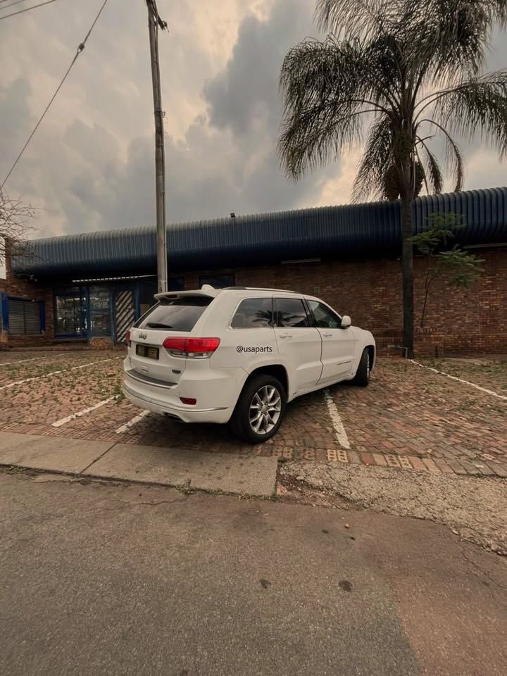 2016 Jeep Grand Cherokee 3.0 Summit Automatic Diesel – Breaking for Parts - Private Seller