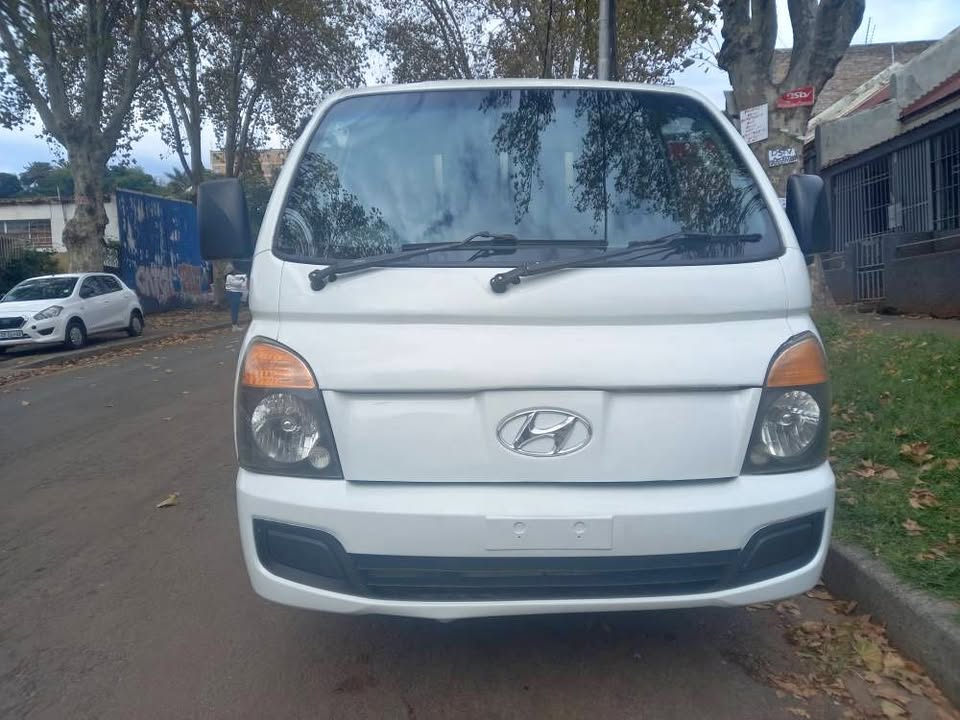 2009 Hyundai H100 2.4 DIESEL, MANUAL, White, 125000kms