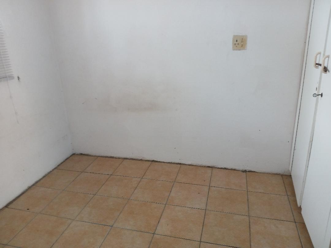 Ridgeway Johannesburg South,1Bedroomed back room for rent. Junk Mail