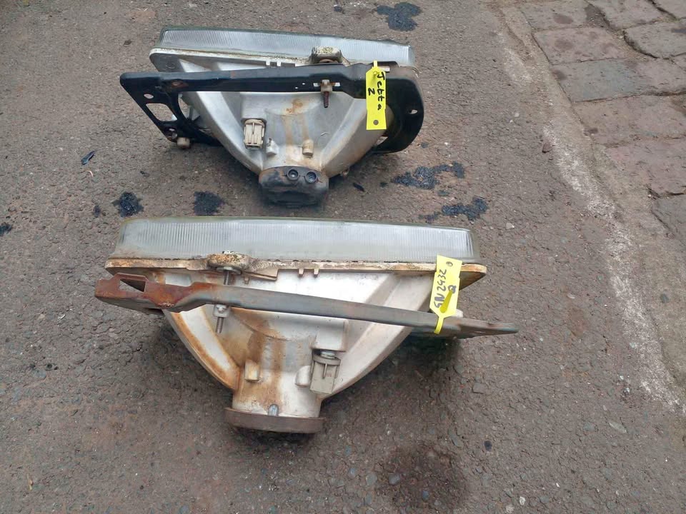VW Jetta 2 Headlight Original Hella - Private Seller
