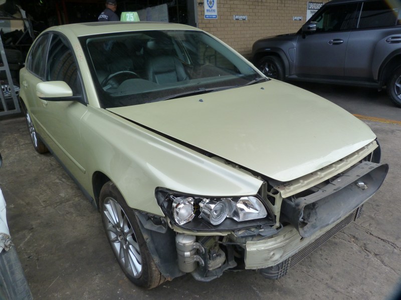 Volvo S40 2.5 Petrol T5 AT B5254T Gold - 2005 SPARESBOYZ STRIPPING FOR SPARES - Private Seller