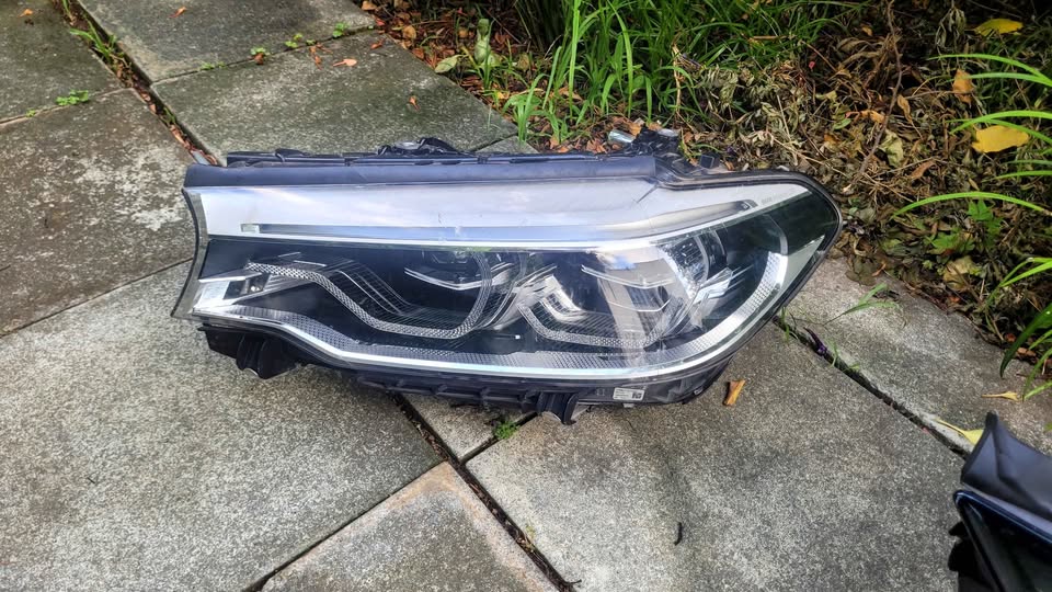 BMW 5 series G30 Adaptive LED Headlights - Private Seller BMW 5 series G30 Adaptive LED Headlights - Private Seller