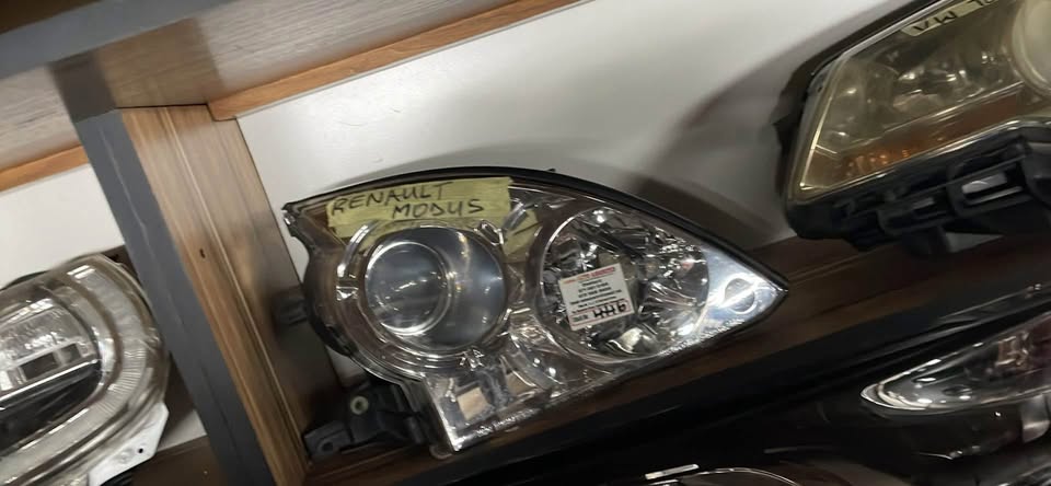 Renault Modus headlight - Private Seller