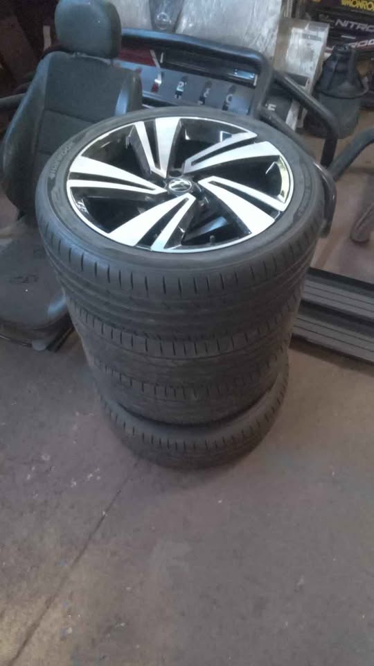 : 18" VW R-Line Mags & Hankook Tires (Set of 4) - Private Seller