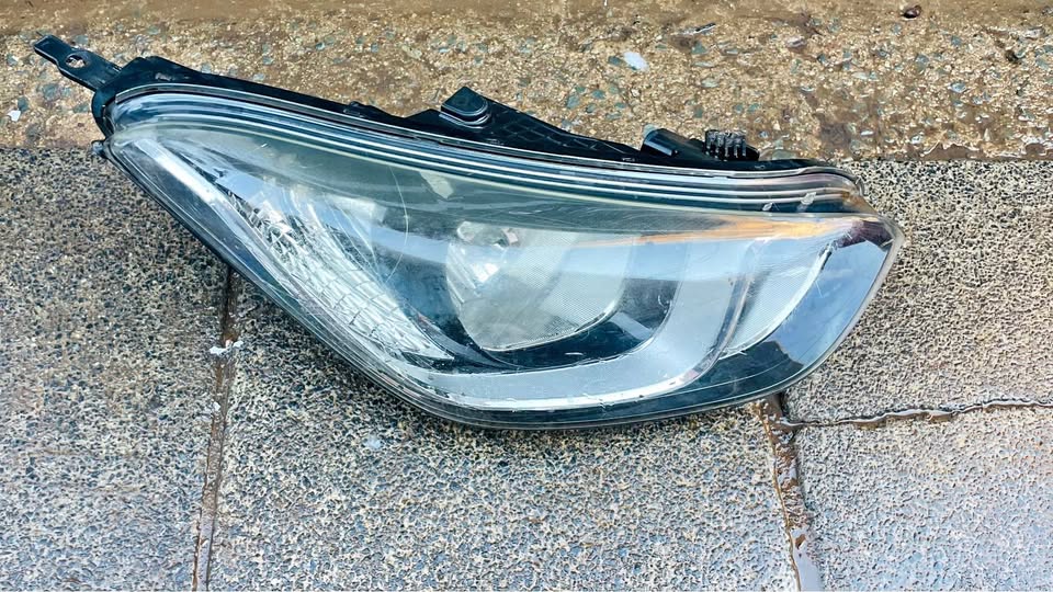 Hyundai i20 Headlight - Private Seller Hyundai i20 Headlight - Private Seller