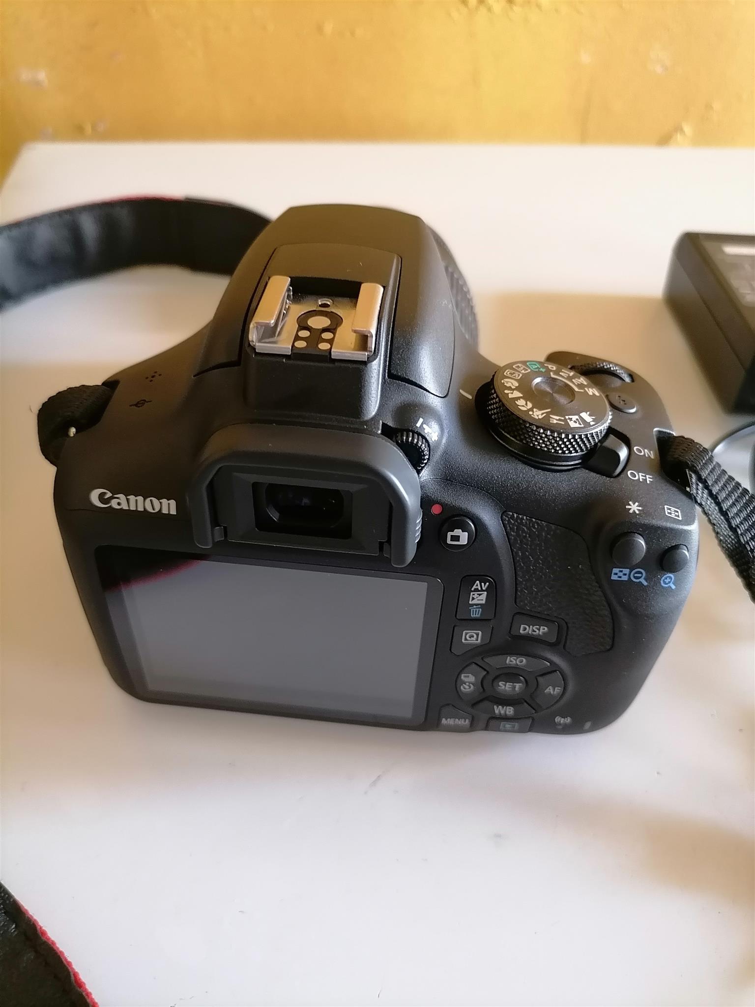 Canon EOS 2000D Travel kit camera with camera bag, memory card and ...