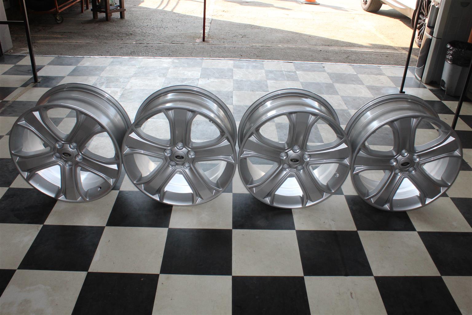 2010 RANGE ROVER SPORT L320 20-INCH ALLOYS SET - Private Seller