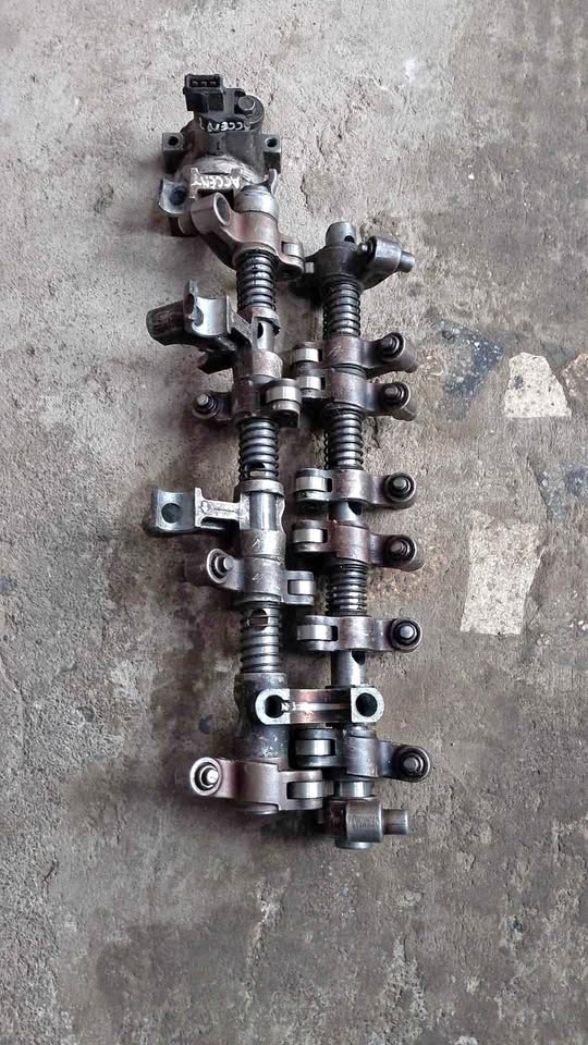 Hyundai accent rocker shaft - Private Seller Hyundai accent rocker shaft - Private Seller