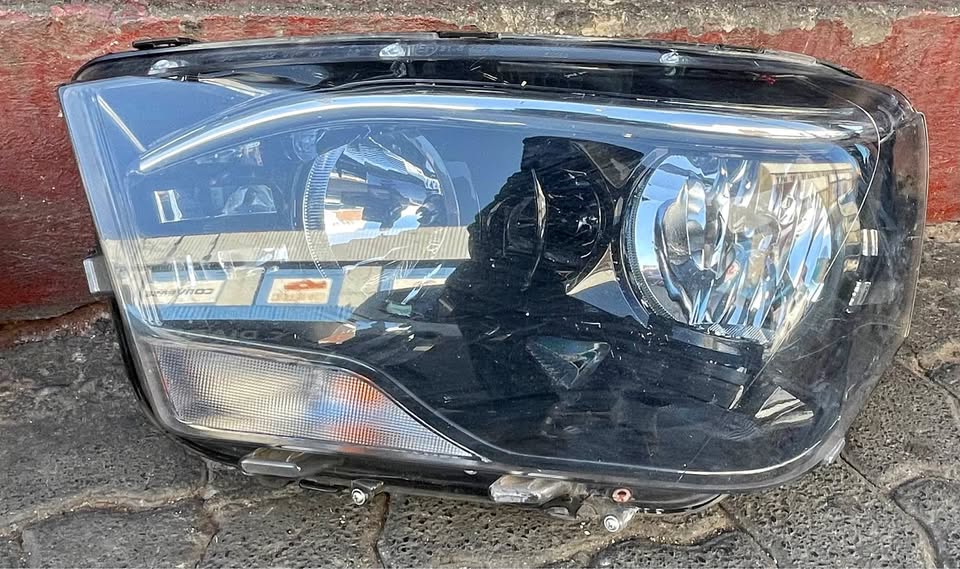 Mahindra Scorpio Headlight - Private Seller Mahindra Scorpio Headlight - Private Seller