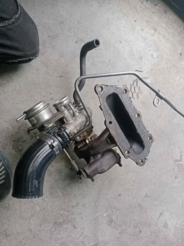 Turbo with exhaust manifold for Renault Sandero/Clio 900T - Private Seller