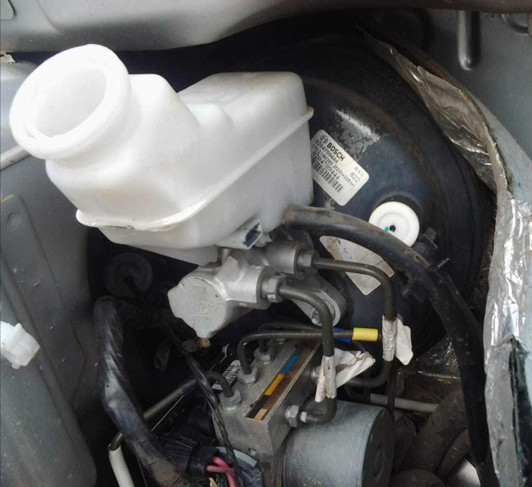 Mahindra XUV 500 Brake Booster,Brake Fluid Botlle & Brake Master