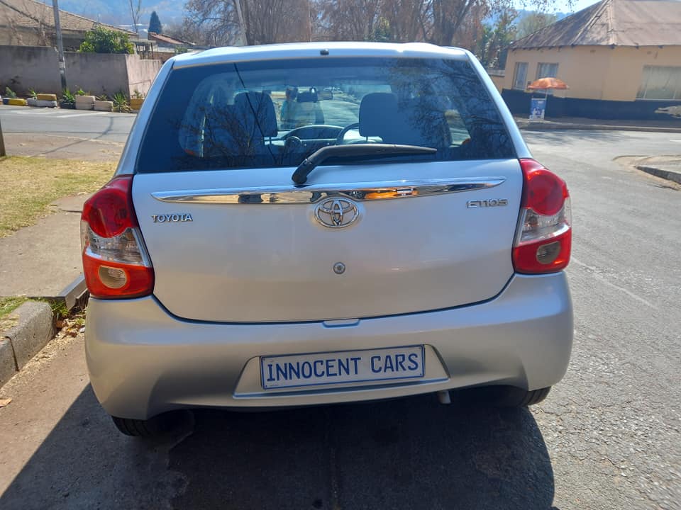 2016 TOYOTA ETIOS HATCHBACK 1.5 ENGINE PETROL, MANUAL, SILVER COLOR, MILEAGE