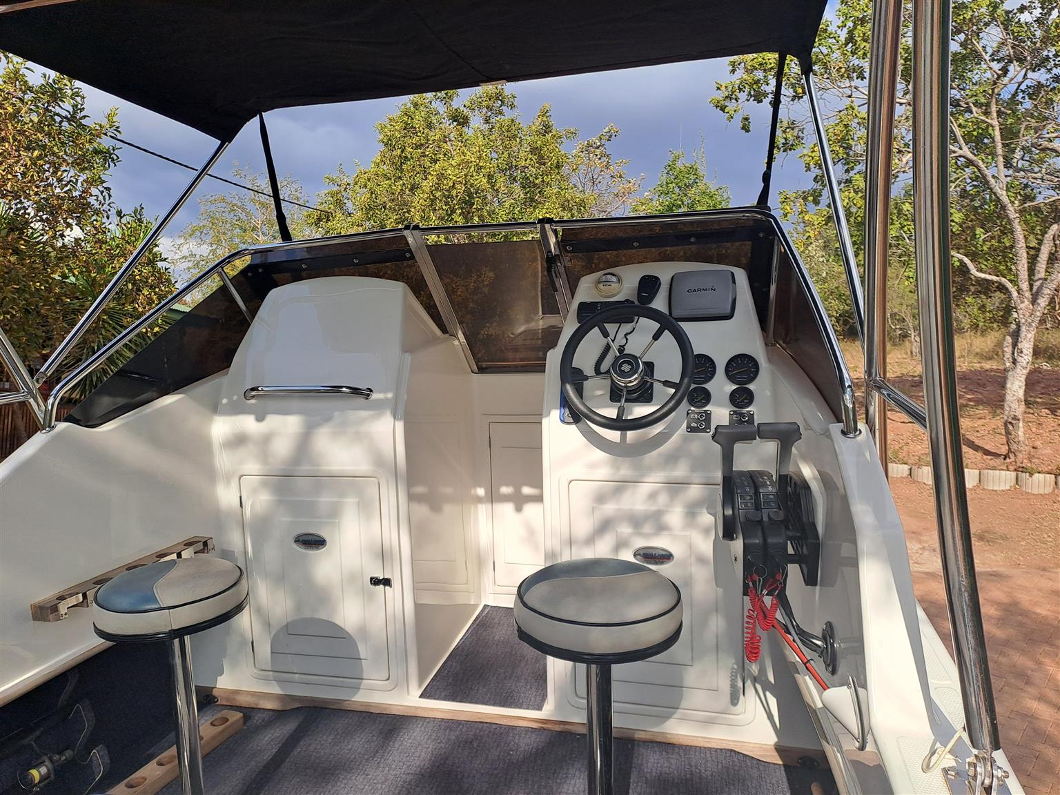 Cobra Cat 525 2 x 90 hp Honda outboard like new7 - Private Seller